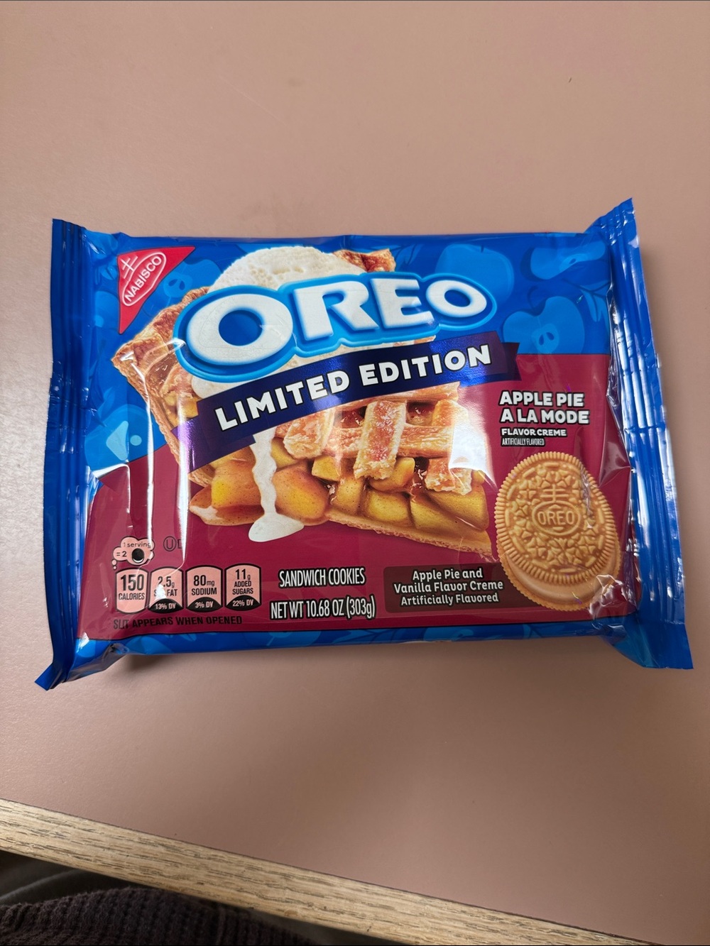 Oreo Limited Edition Apple Pie a la Mode Sandwich Cookies - Blue/Golden